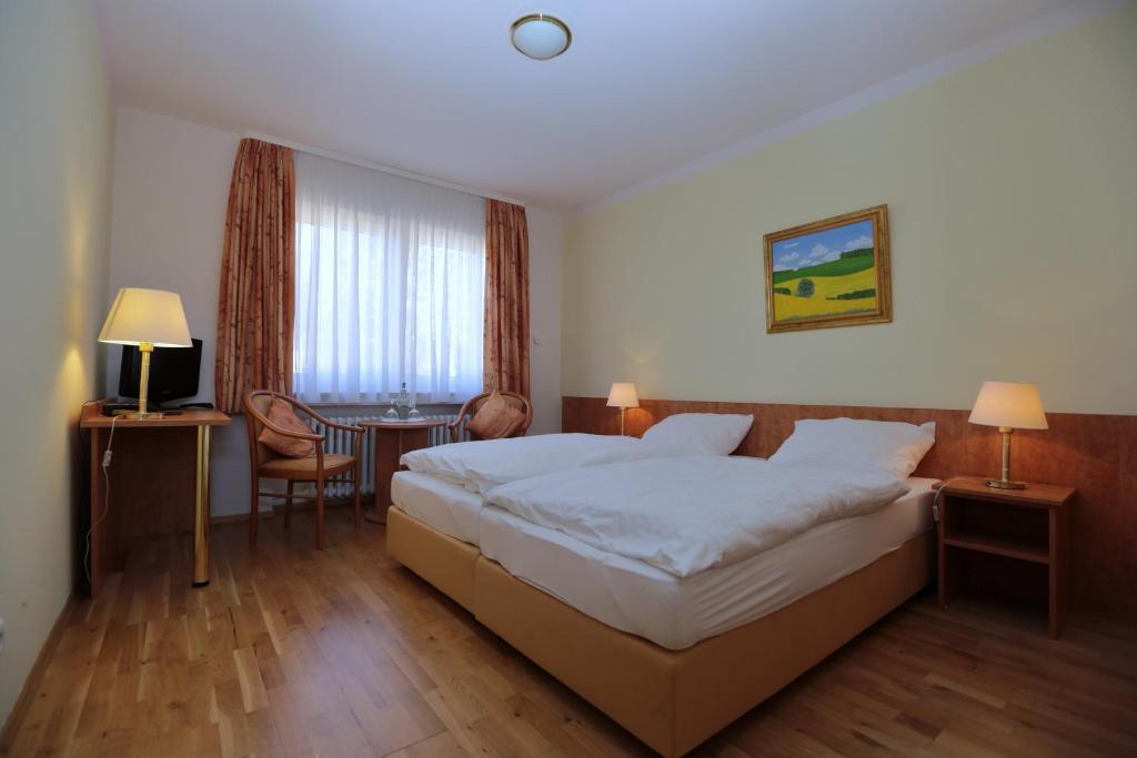 Hotel Am Rossberg Altenahr Zewnętrze zdjęcie